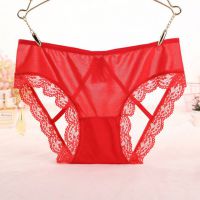 P625 - Celana Dalam Panties Hipster Merah Transparan Renda Terbuka Belakang - 2